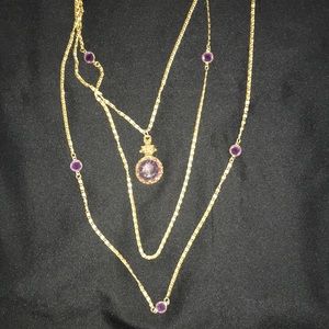 Fashion necklace with woman’s silhouette pendant.